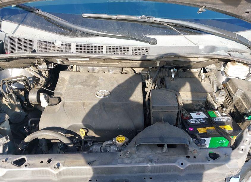 Photo 10 of 2011 Toyota Sienna LE V6 (VIN 5TDKK3DC0BS119207)