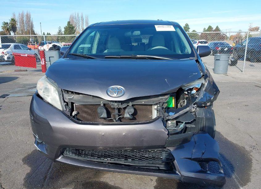 Photo 12 of 2011 Toyota Sienna LE V6 (VIN 5TDKK3DC0BS119207)