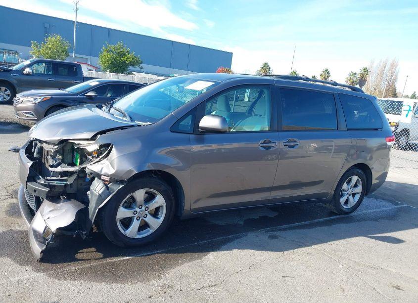 Photo 14 of 2011 Toyota Sienna LE V6 (VIN 5TDKK3DC0BS119207)