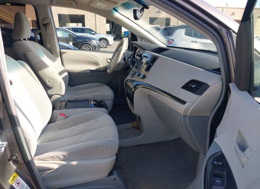 Photo 5 of 2011 Toyota Sienna LE V6 (VIN 5TDKK3DC0BS119207)