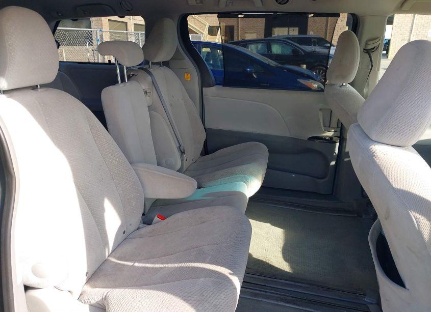 Photo 8 of 2011 Toyota Sienna LE V6 (VIN 5TDKK3DC0BS119207)