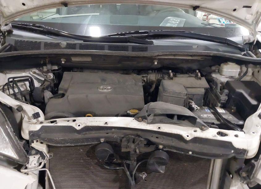 Photo 10 of 2011 Toyota Sienna LE V6 (VIN 5TDKK3DC0BS123449)