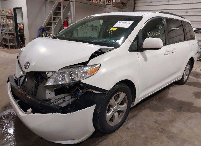 Photo 2 of 2011 Toyota Sienna LE V6 (VIN 5TDKK3DC0BS123449)