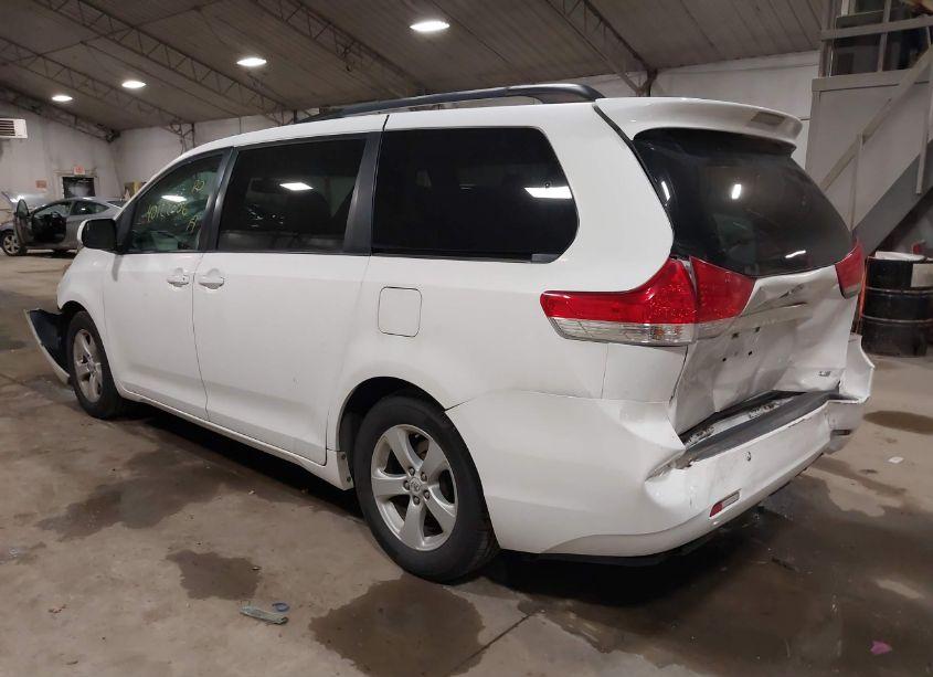Photo 3 of 2011 Toyota Sienna LE V6 (VIN 5TDKK3DC0BS123449)