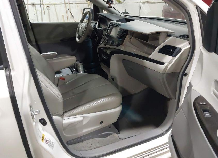 Photo 5 of 2011 Toyota Sienna LE V6 (VIN 5TDKK3DC0BS123449)