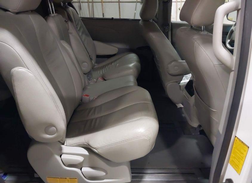 Photo 8 of 2011 Toyota Sienna LE V6 (VIN 5TDKK3DC0BS123449)