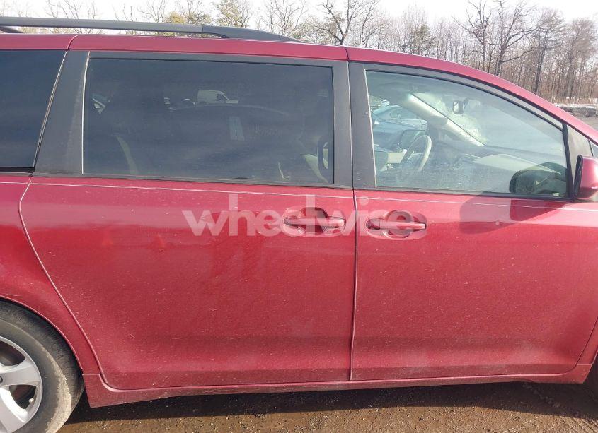 Photo 13 of 2011 Toyota Sienna LE V6 (VIN 5TDKK3DC0BS135553)