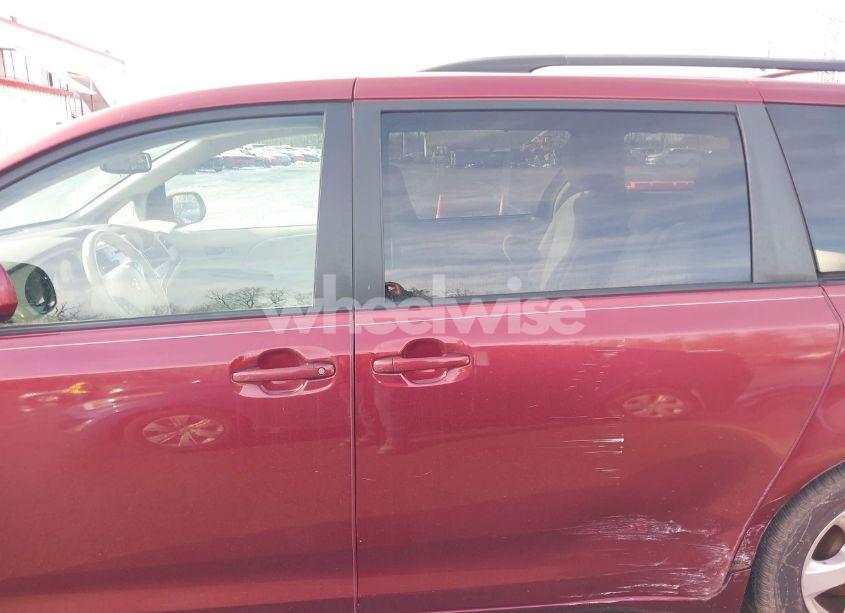 Photo 14 of 2011 Toyota Sienna LE V6 (VIN 5TDKK3DC0BS135553)