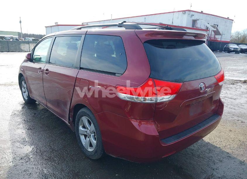 Photo 3 of 2011 Toyota Sienna LE V6 (VIN 5TDKK3DC0BS135553)
