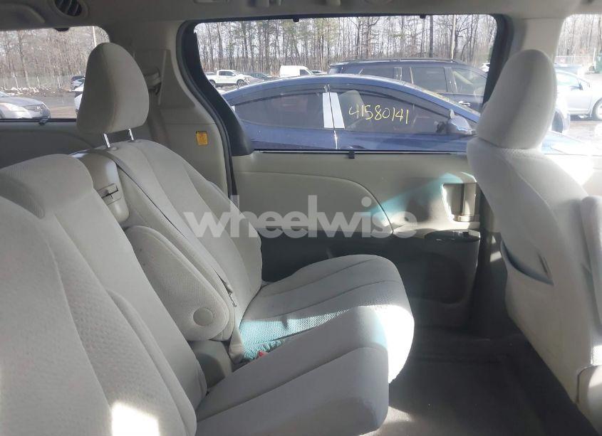 Photo 8 of 2011 Toyota Sienna LE V6 (VIN 5TDKK3DC0BS135553)