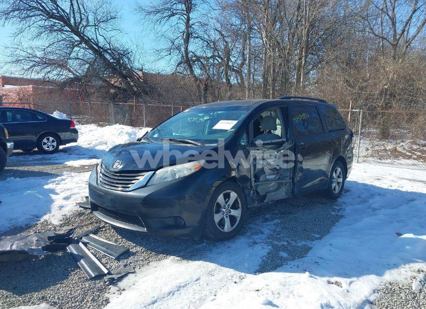 Photo 2 of 2011 Toyota Sienna LE V6 (VIN 5TDKK3DC0BS140624)