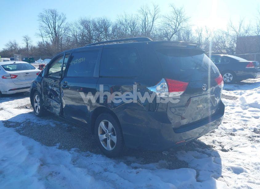 Photo 3 of 2011 Toyota Sienna LE V6 (VIN 5TDKK3DC0BS140624)