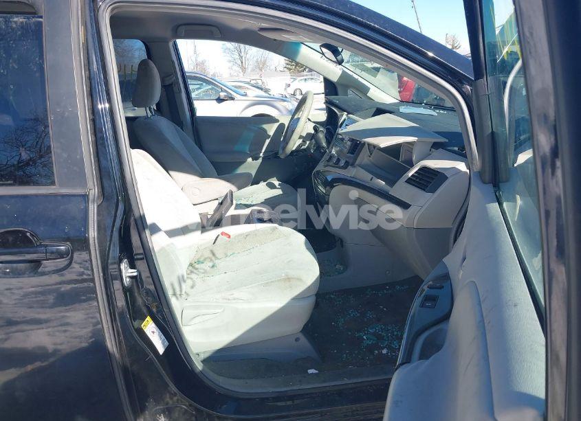 Photo 5 of 2011 Toyota Sienna LE V6 (VIN 5TDKK3DC0BS140624)