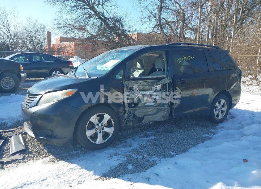 Photo 6 of 2011 Toyota Sienna LE V6 (VIN 5TDKK3DC0BS140624)