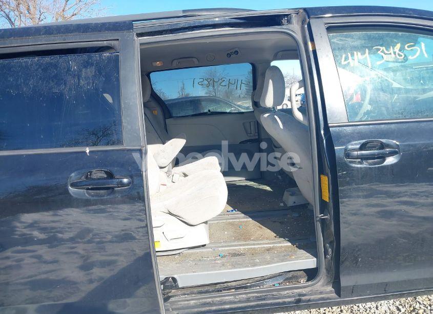 Photo 8 of 2011 Toyota Sienna LE V6 (VIN 5TDKK3DC0BS140624)