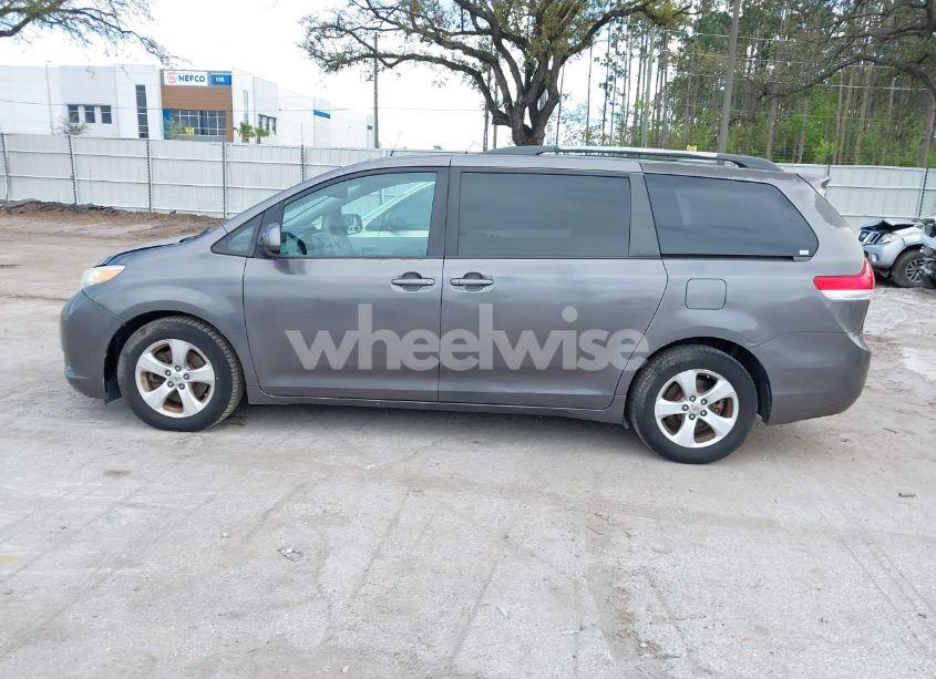 Photo 14 of 2011 Toyota Sienna LE V6 (VIN 5TDKK3DC0BS146729)