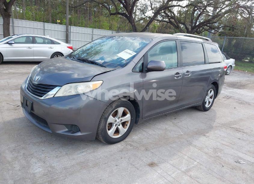 Photo 2 of 2011 Toyota Sienna LE V6 (VIN 5TDKK3DC0BS146729)