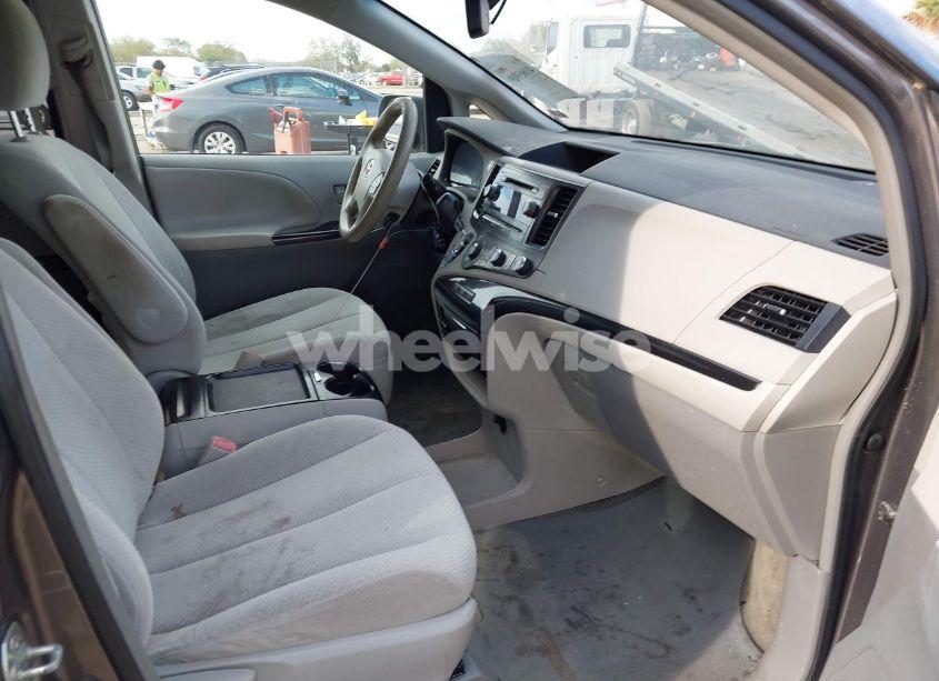 Photo 5 of 2011 Toyota Sienna LE V6 (VIN 5TDKK3DC0BS146729)