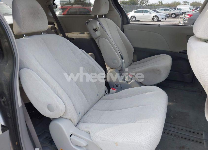 Photo 8 of 2011 Toyota Sienna LE V6 (VIN 5TDKK3DC0BS146729)