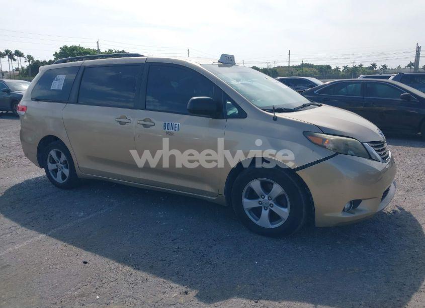 2011 Toyota Sienna LE V6 (VIN 5TDKK3DC0BS152997) main photo