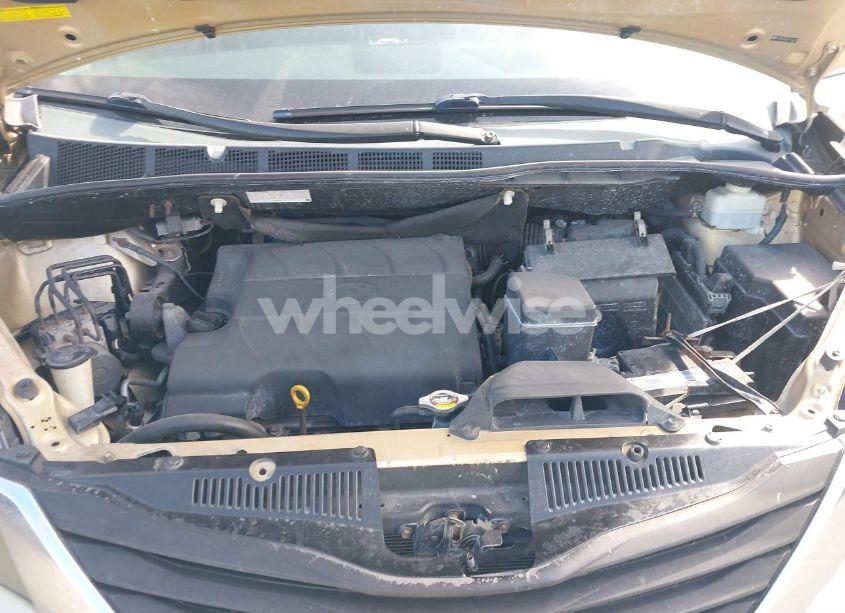 Photo 10 of 2011 Toyota Sienna LE V6 (VIN 5TDKK3DC0BS152997)