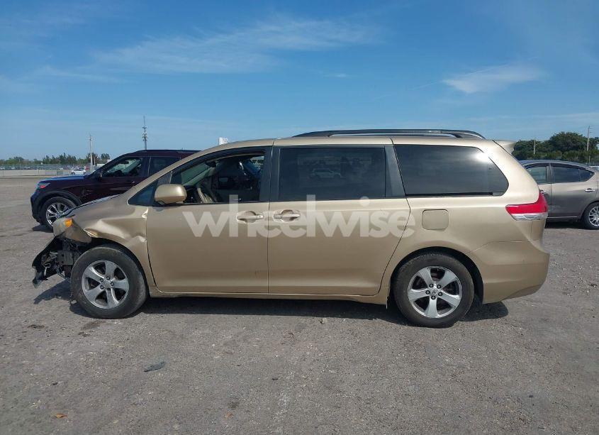 Photo 15 of 2011 Toyota Sienna LE V6 (VIN 5TDKK3DC0BS152997)