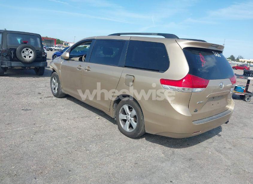 Photo 3 of 2011 Toyota Sienna LE V6 (VIN 5TDKK3DC0BS152997)