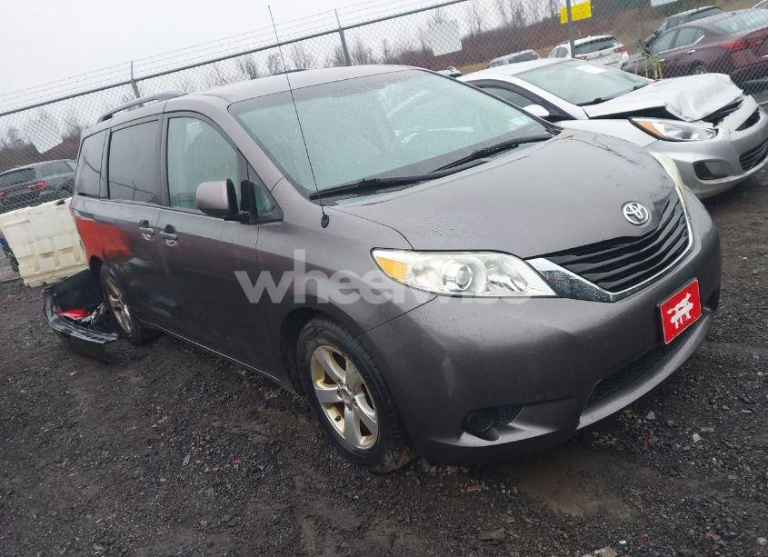 2012 Toyota Sienna LE V6 8 PASSENGER (VIN 5TDKK3DC0CS264054) main photo