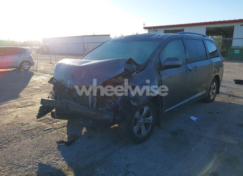 Photo 2 of 2013 Toyota Sienna LE V6 8 PASSENGER (VIN 5TDKK3DC0DS305364)