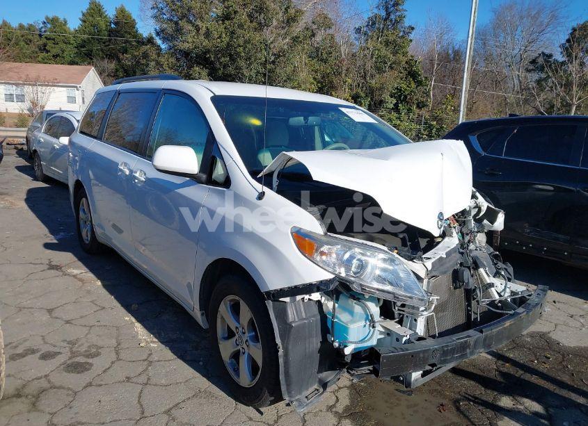 2013 Toyota Sienna LE V6 8 PASSENGER (VIN 5TDKK3DC0DS339806) main photo