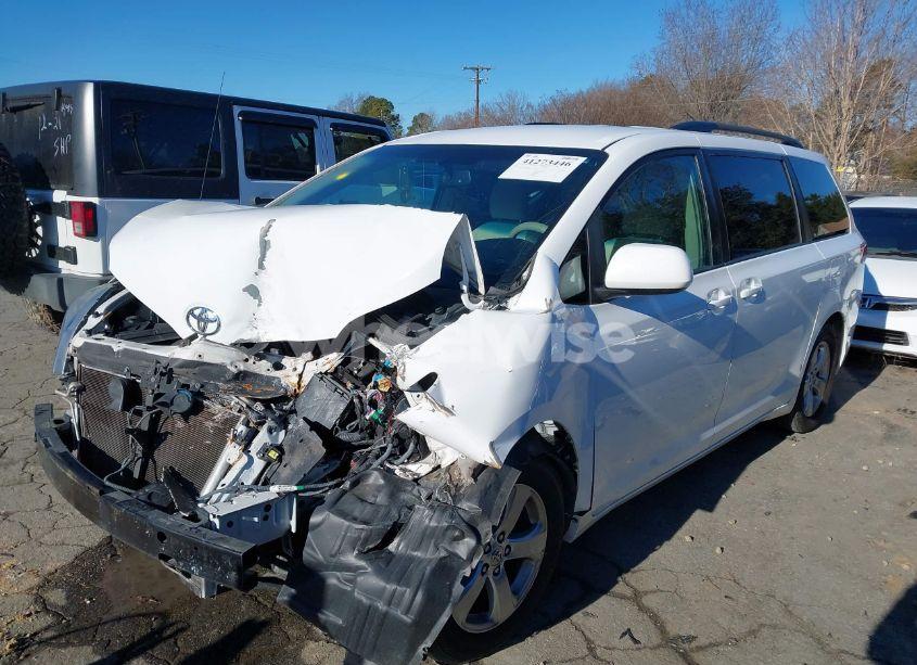 Photo 2 of 2013 Toyota Sienna LE V6 8 PASSENGER (VIN 5TDKK3DC0DS339806)