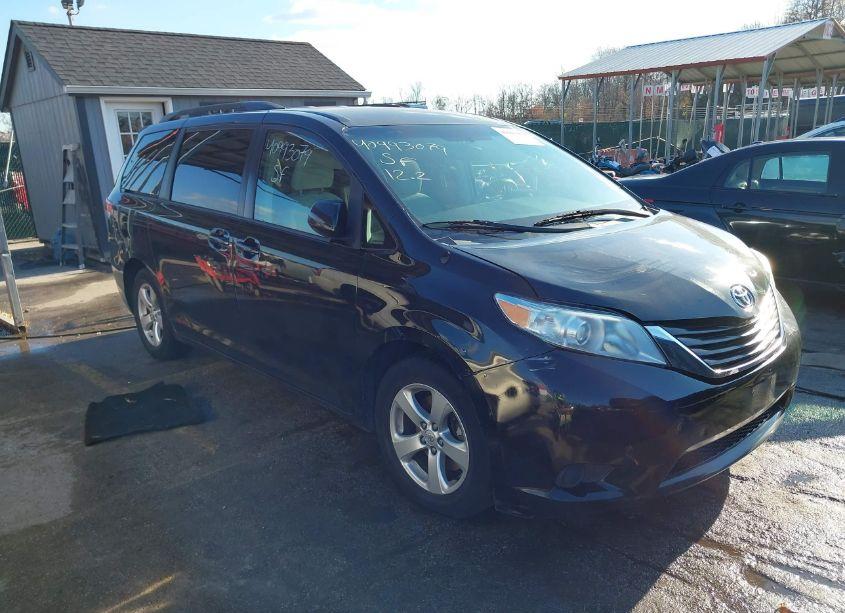 2013 Toyota Sienna LE V6 8 PASSENGER (VIN 5TDKK3DC0DS368836) main photo