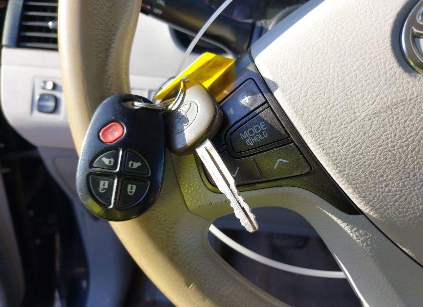 Photo 11 of 2013 Toyota Sienna LE V6 8 PASSENGER (VIN 5TDKK3DC0DS368836)
