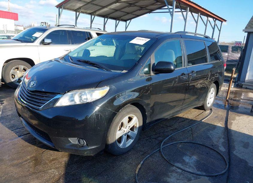 Photo 2 of 2013 Toyota Sienna LE V6 8 PASSENGER (VIN 5TDKK3DC0DS368836)