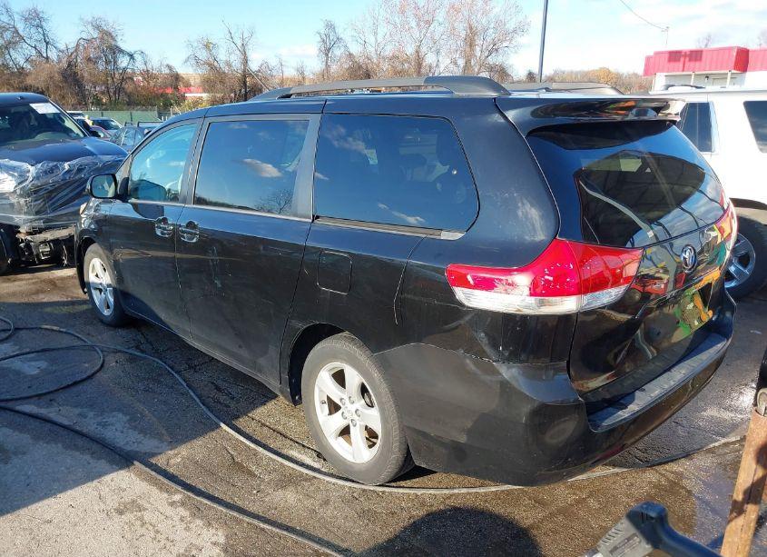 Photo 3 of 2013 Toyota Sienna LE V6 8 PASSENGER (VIN 5TDKK3DC0DS368836)