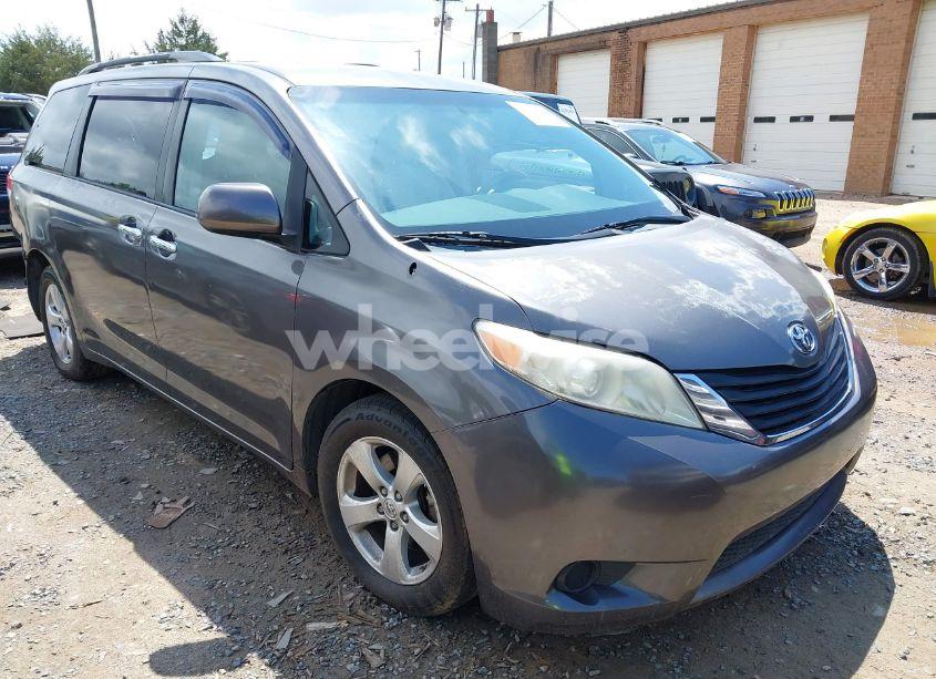 2013 Toyota Sienna LE V6 7 PASSENGER AUTO ACCESS SEAT/LE V6 8 PASSENGER (VIN 5TDKK3DC0DS386298) main photo