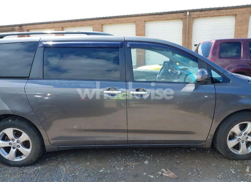 Photo 13 of 2013 Toyota Sienna LE V6 7 PASSENGER AUTO ACCESS SEAT/LE V6 8 PASSENGER (VIN 5TDKK3DC0DS386298)