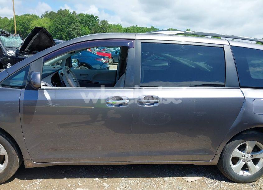 Photo 14 of 2013 Toyota Sienna LE V6 7 PASSENGER AUTO ACCESS SEAT/LE V6 8 PASSENGER (VIN 5TDKK3DC0DS386298)