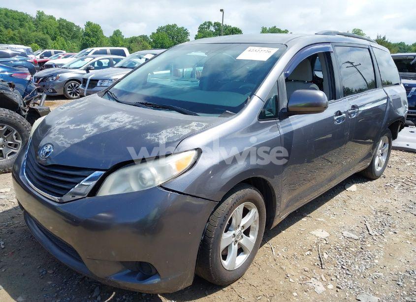 Photo 2 of 2013 Toyota Sienna LE V6 7 PASSENGER AUTO ACCESS SEAT/LE V6 8 PASSENGER (VIN 5TDKK3DC0DS386298)