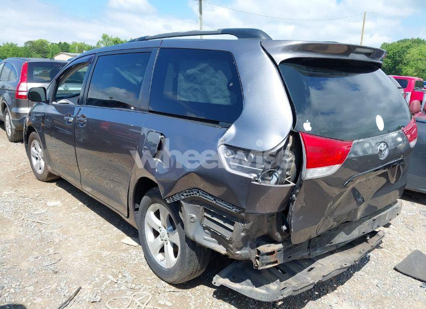 Photo 3 of 2013 Toyota Sienna LE V6 7 PASSENGER AUTO ACCESS SEAT/LE V6 8 PASSENGER (VIN 5TDKK3DC0DS386298)