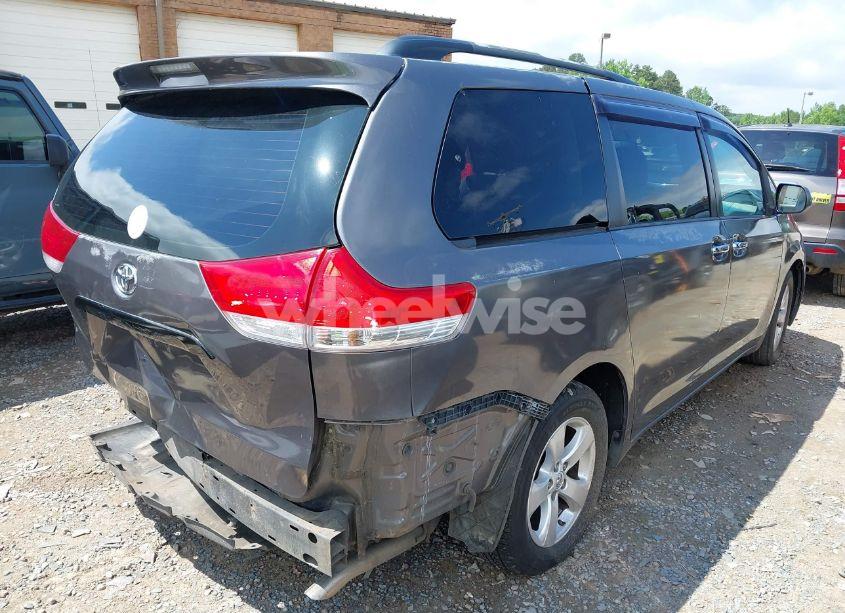 Photo 4 of 2013 Toyota Sienna LE V6 7 PASSENGER AUTO ACCESS SEAT/LE V6 8 PASSENGER (VIN 5TDKK3DC0DS386298)