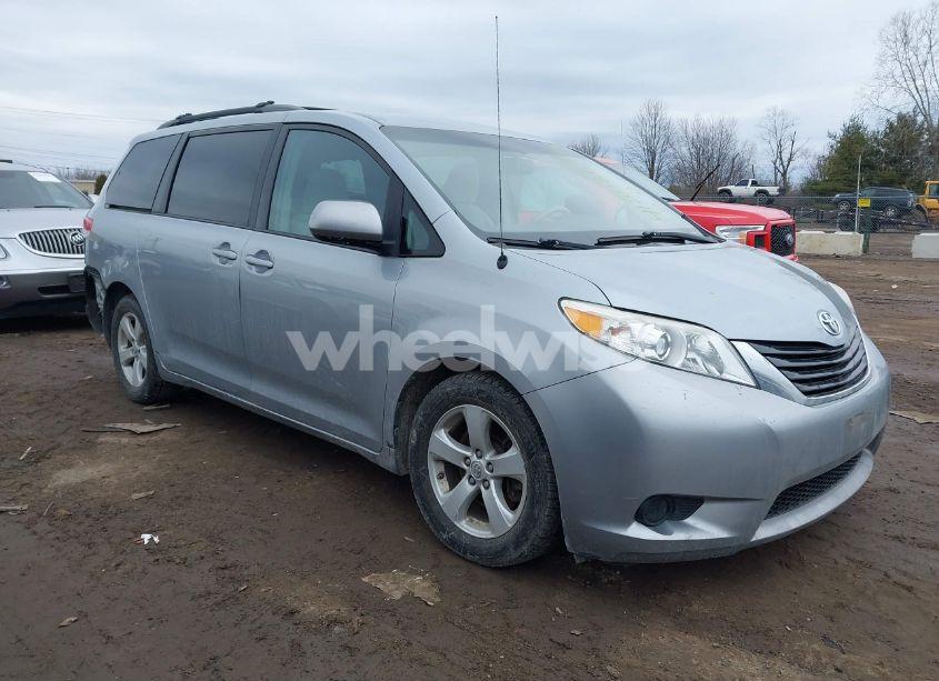 2014 Toyota Sienna LE V6 8 PASSENGER (VIN 5TDKK3DC0ES428633) main photo