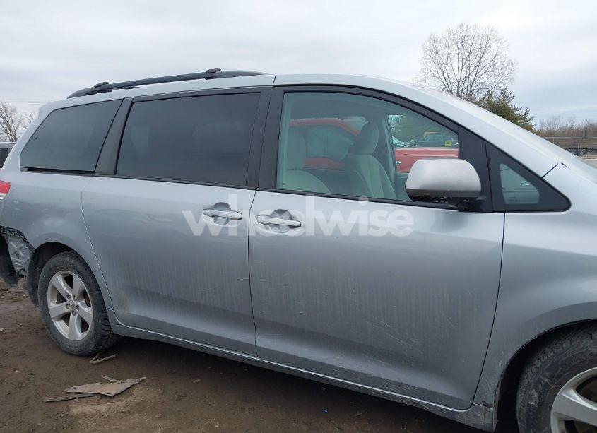 Photo 13 of 2014 Toyota Sienna LE V6 8 PASSENGER (VIN 5TDKK3DC0ES428633)