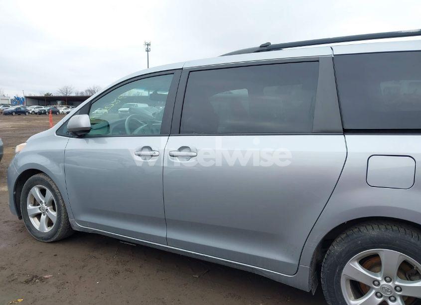 Photo 14 of 2014 Toyota Sienna LE V6 8 PASSENGER (VIN 5TDKK3DC0ES428633)