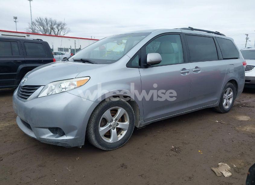 Photo 2 of 2014 Toyota Sienna LE V6 8 PASSENGER (VIN 5TDKK3DC0ES428633)