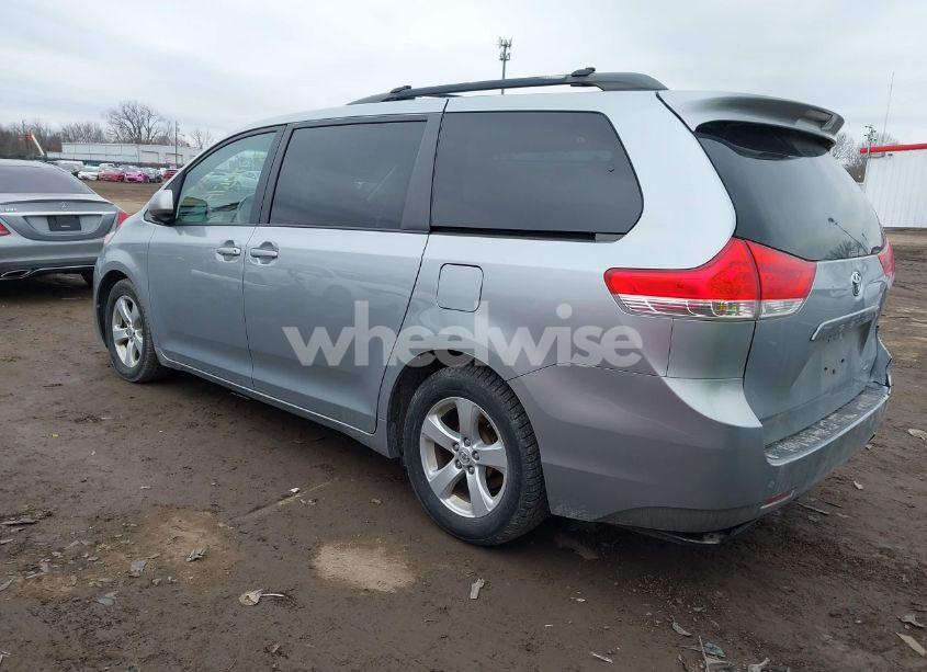 Photo 3 of 2014 Toyota Sienna LE V6 8 PASSENGER (VIN 5TDKK3DC0ES428633)