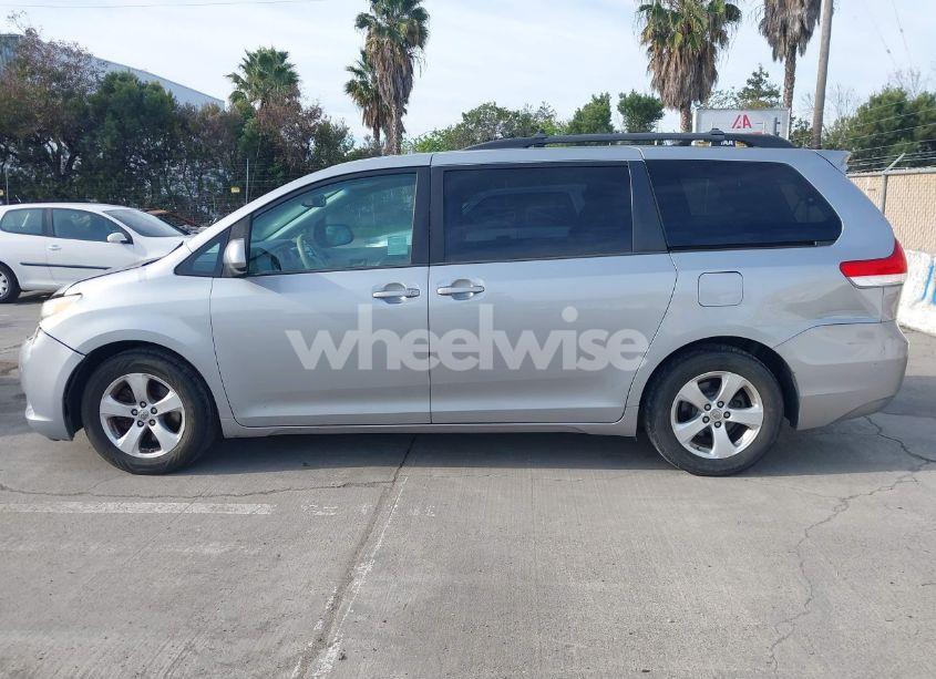 Photo 14 of 2014 Toyota Sienna LE V6 8 PASSENGER (VIN 5TDKK3DC0ES448929)