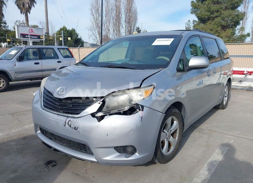 Photo 2 of 2014 Toyota Sienna LE V6 8 PASSENGER (VIN 5TDKK3DC0ES448929)