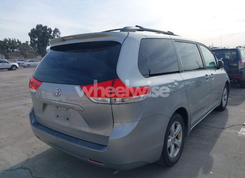 Photo 4 of 2014 Toyota Sienna LE V6 8 PASSENGER (VIN 5TDKK3DC0ES448929)