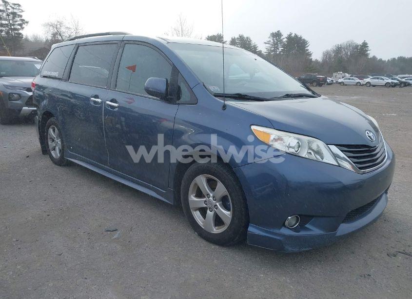 2014 Toyota Sienna LE V6 8 PASSENGER (VIN 5TDKK3DC0ES449384) main photo